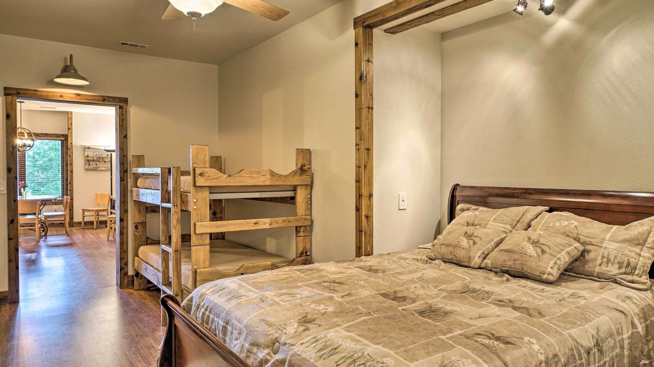 Photo of Bedroom in Garfield