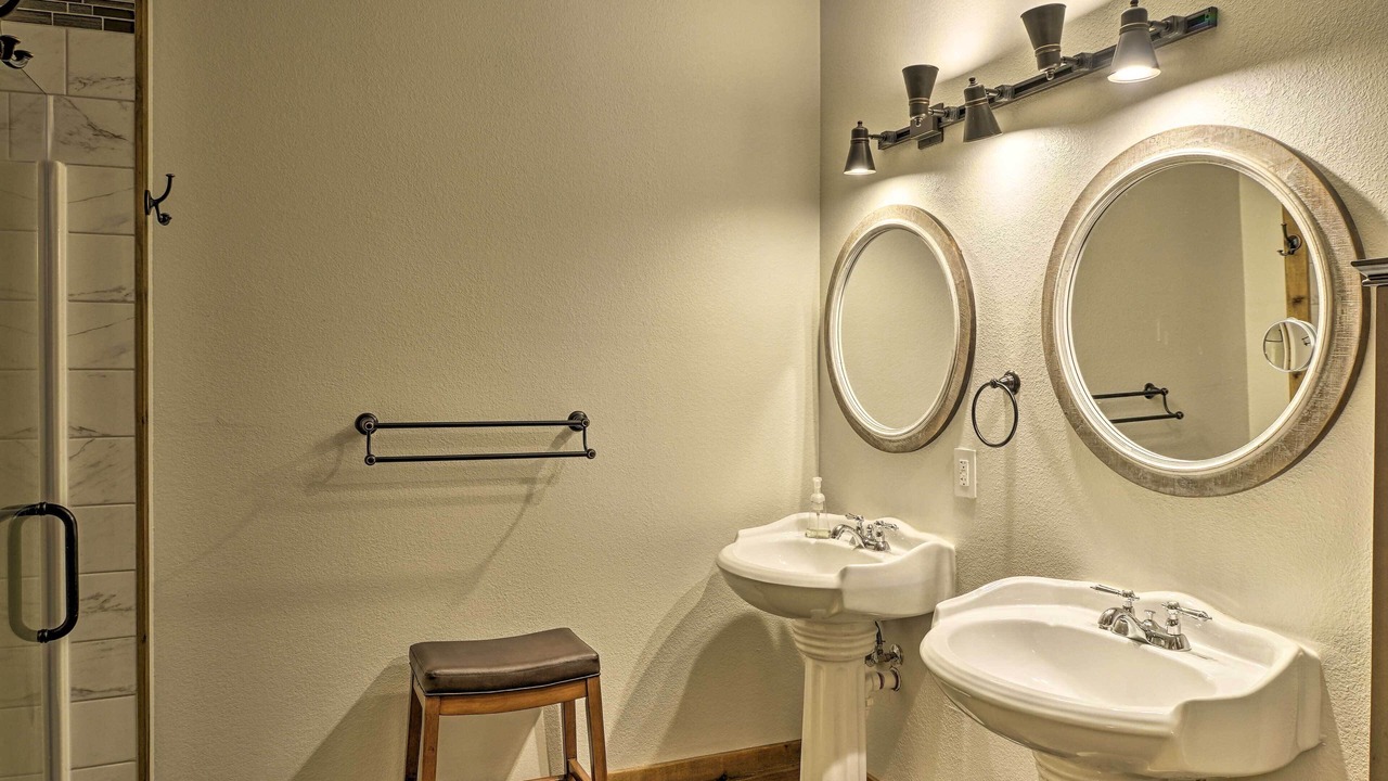 Photo of Bathroom in Garfield