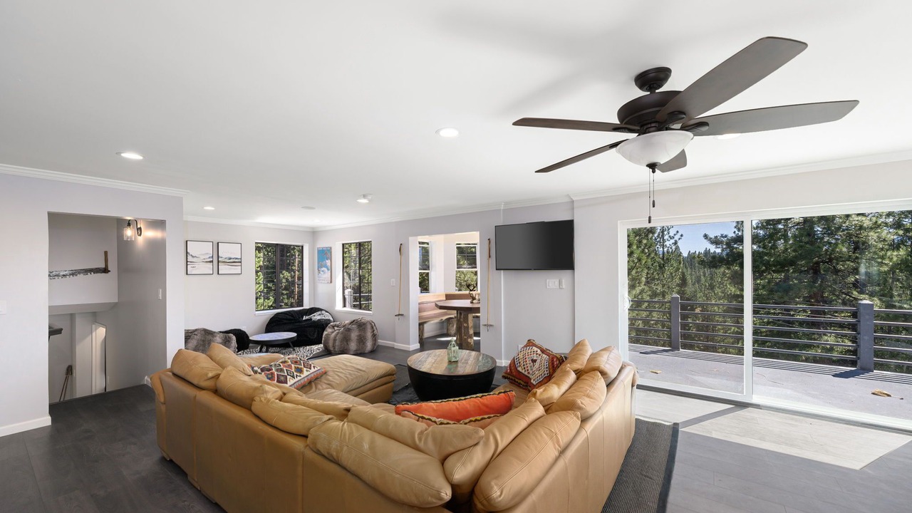 Photo of Livingroom in Montgomery Estates