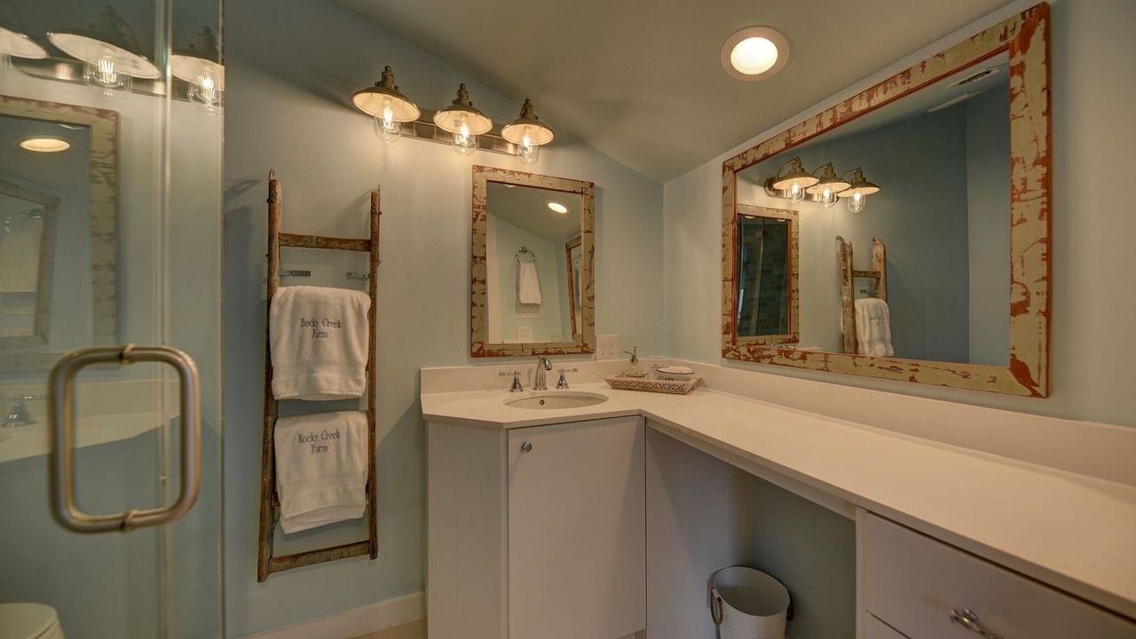 Photo of Bathroom in Round Top
