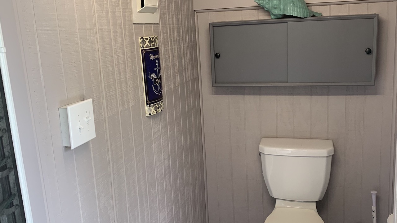 Photo of Bathroom in Tropic Shores