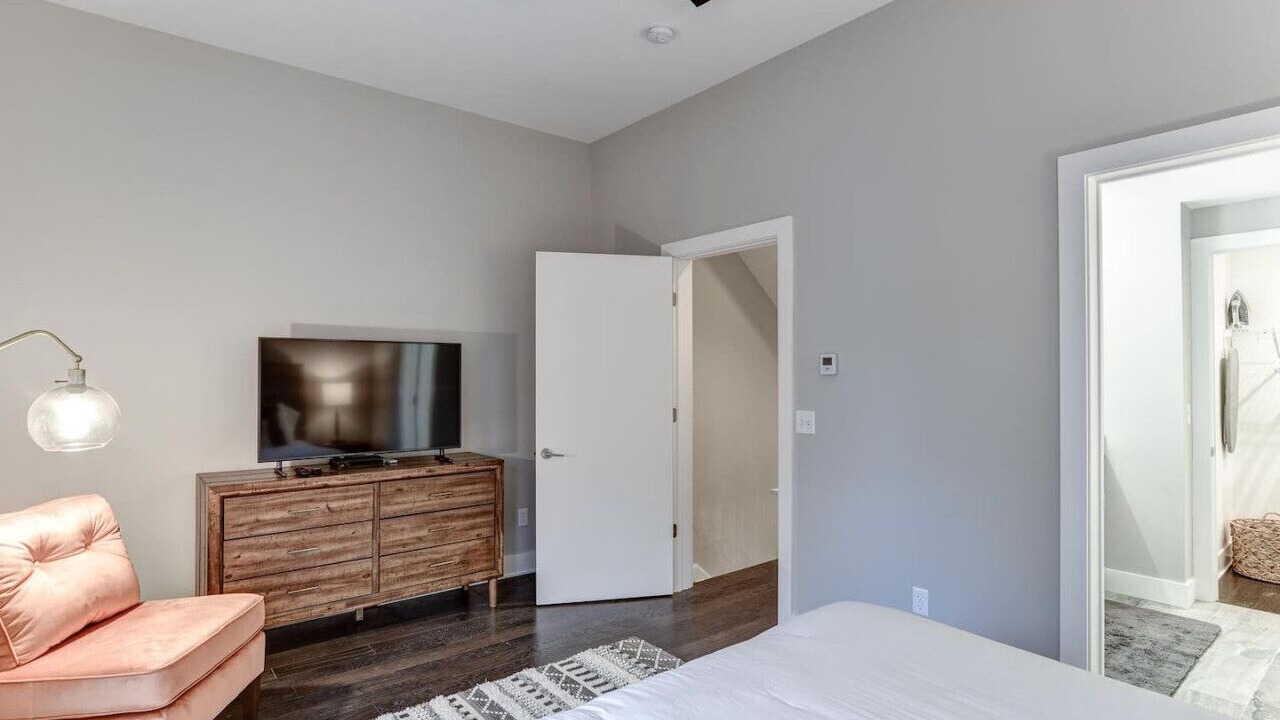 Photo of Bedroom in East End - Valley Street
