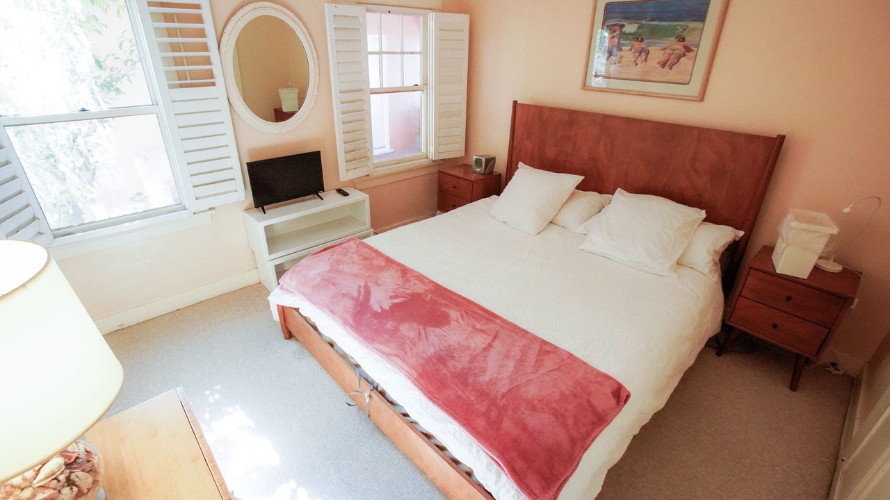 Photo of Bedroom in South Mission Beach