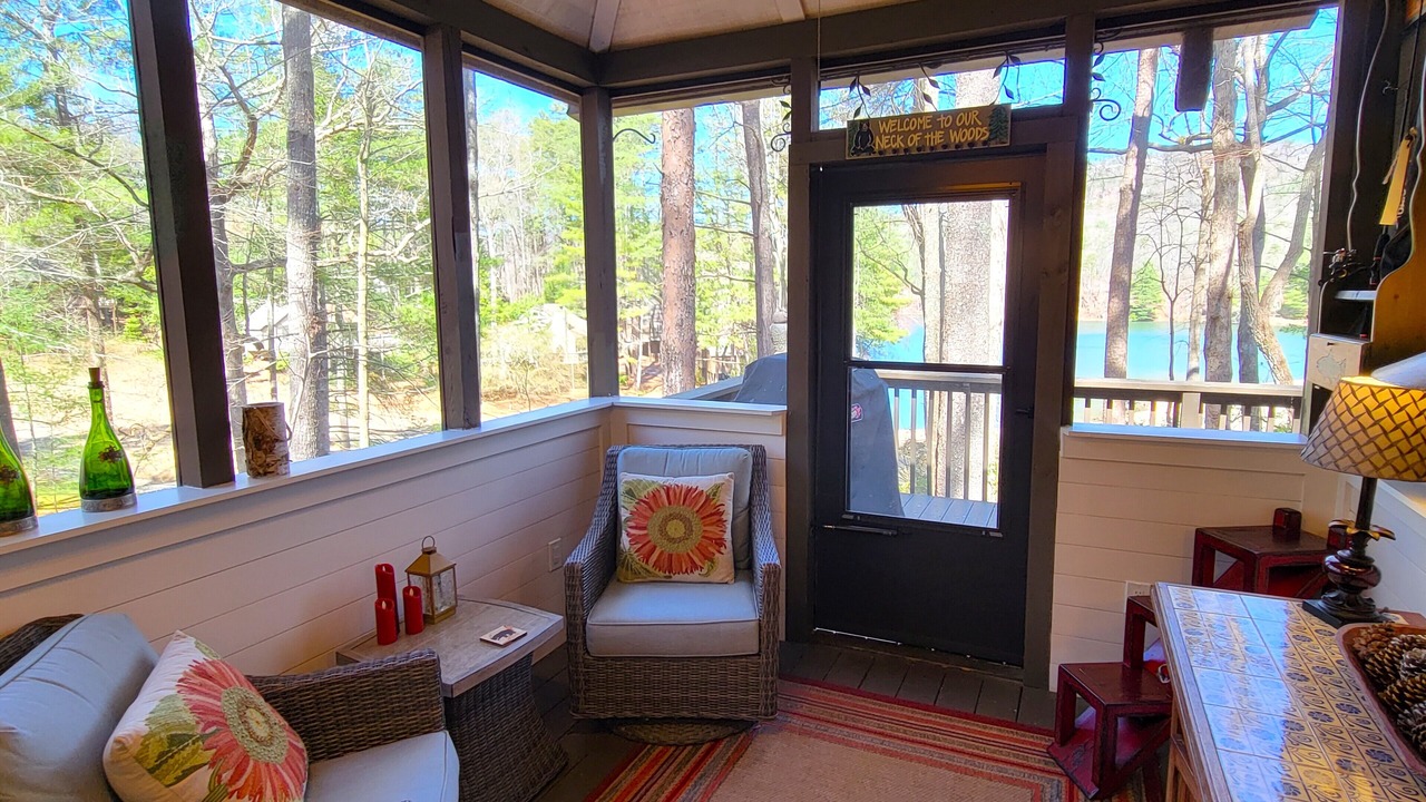 Photo of Livingroom in Big Canoe