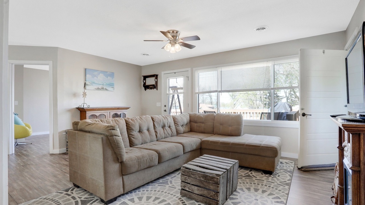Photo of Livingroom in Russells Point