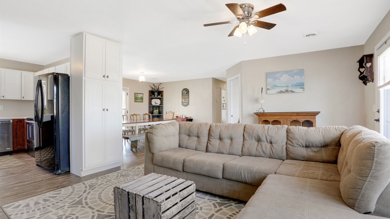 Photo of Livingroom in Russells Point