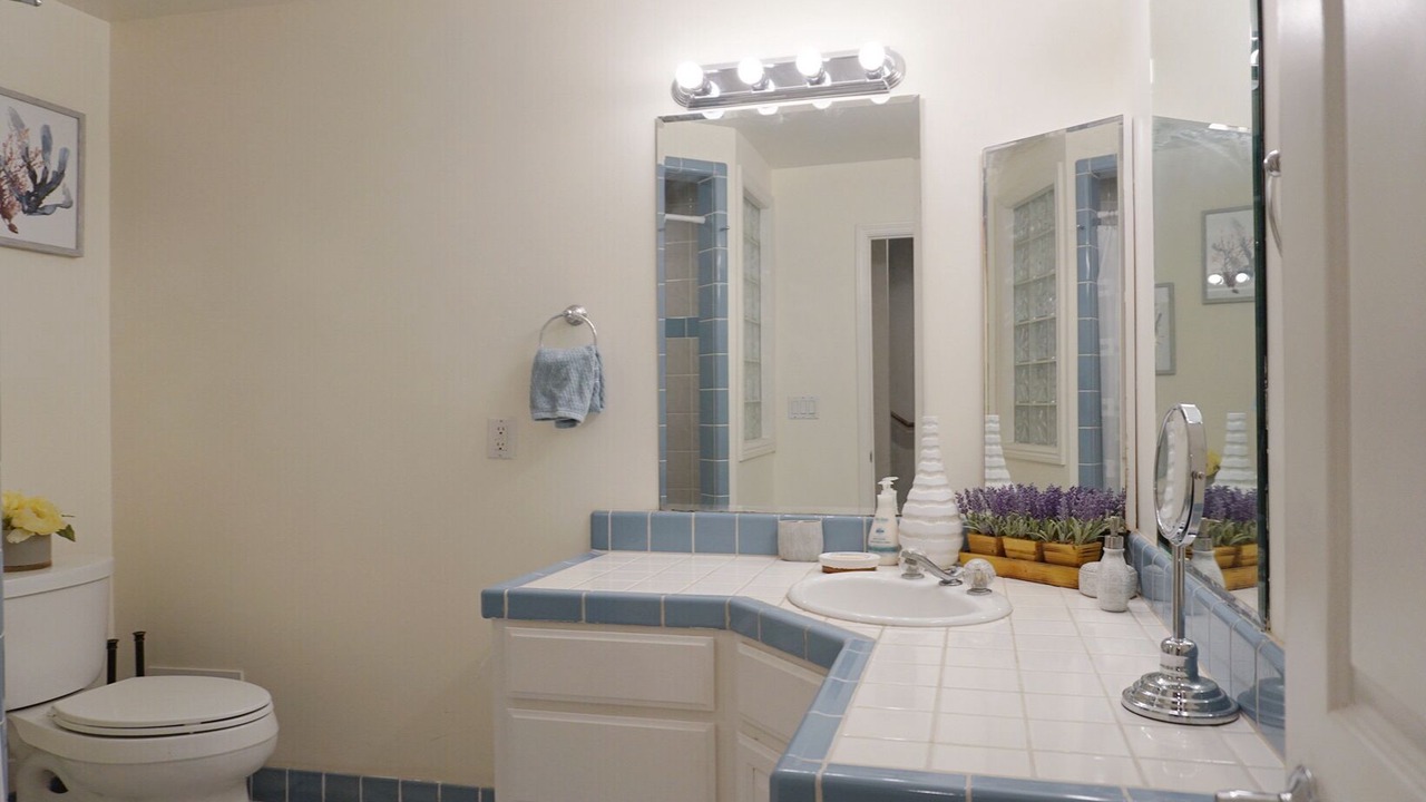 Photo of Bathroom in Outer Mission