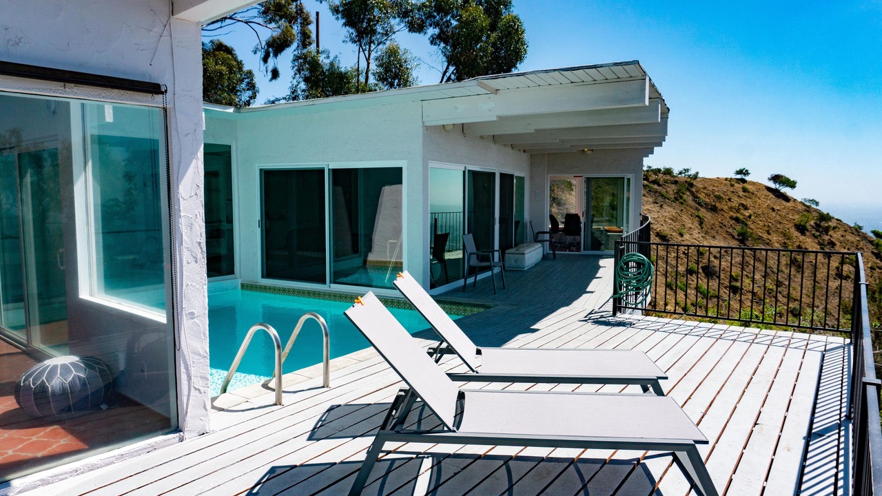 Photo of Outdoor in Hollywood Hills West