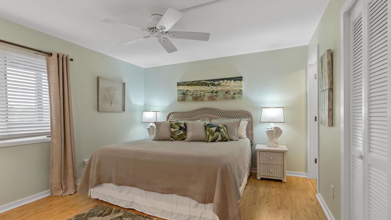 Photo of Bedroom in Pine Knoll Shores