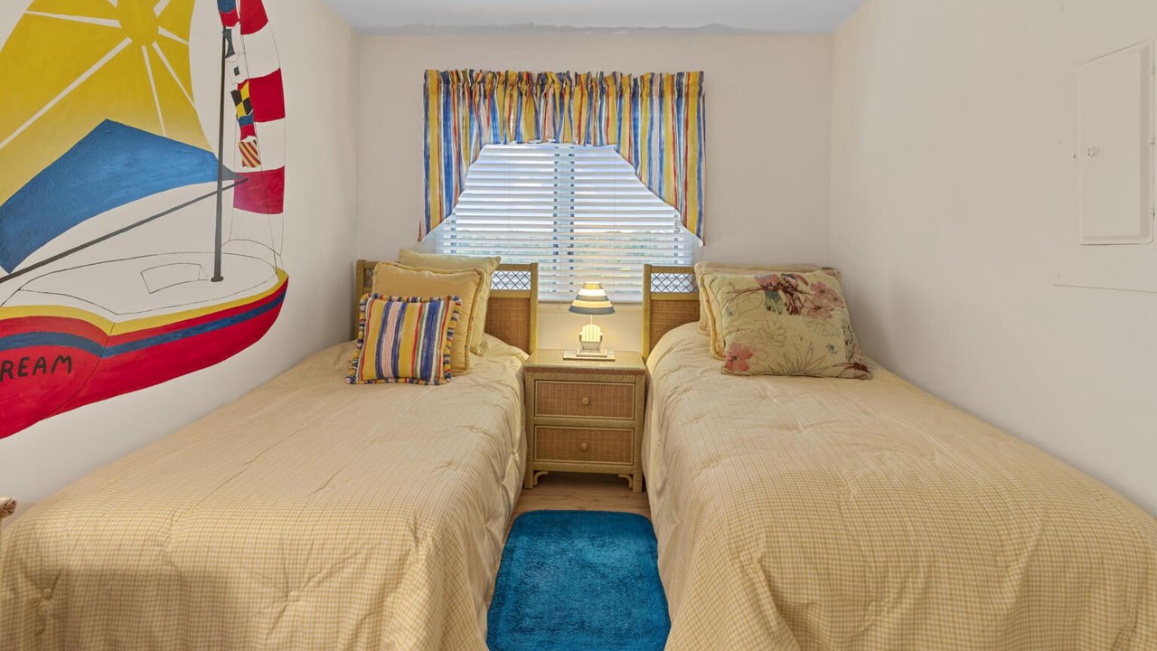 Photo of Bedroom in Pine Knoll Shores
