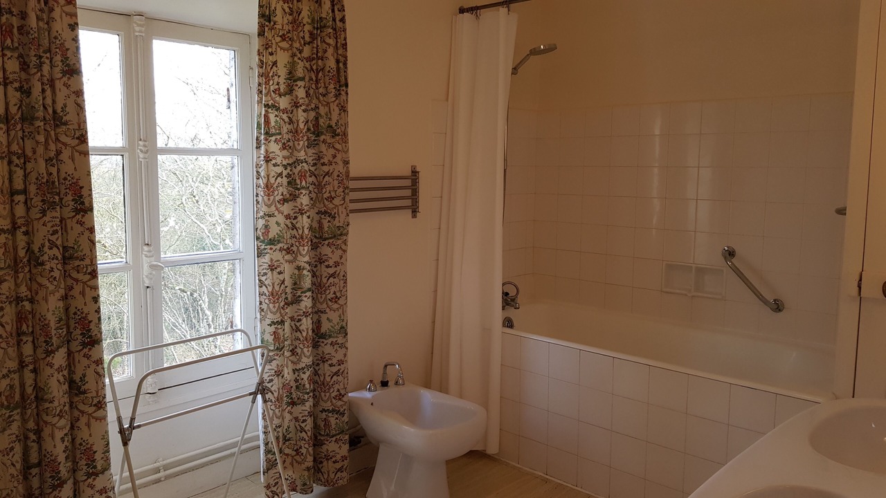 Photo of Bathroom in Recloses