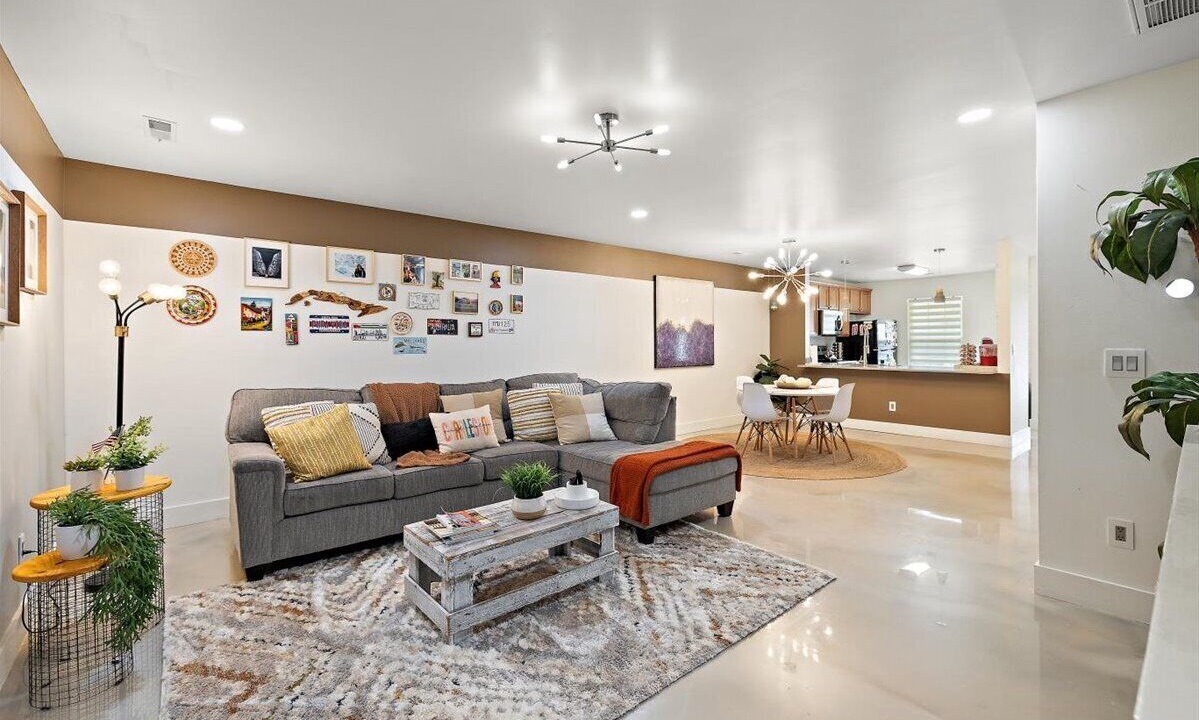 Photo of Livingroom in North Charleston
