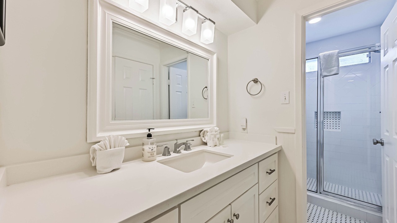 Photo of Bathroom in Pirates Beach
