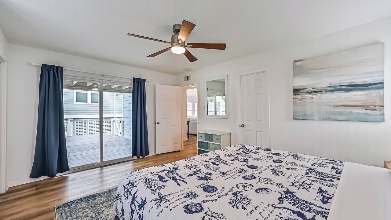 Photo of Bedroom in Pirates Beach