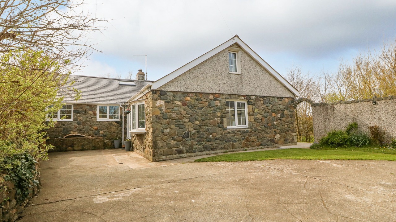 Photo of Outdoor in Garn Fadryn