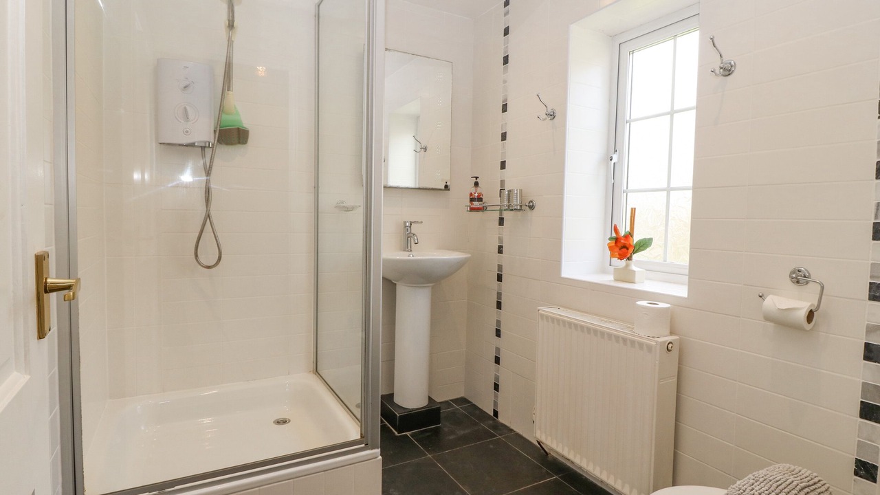 Photo of Bathroom in Garn Fadryn