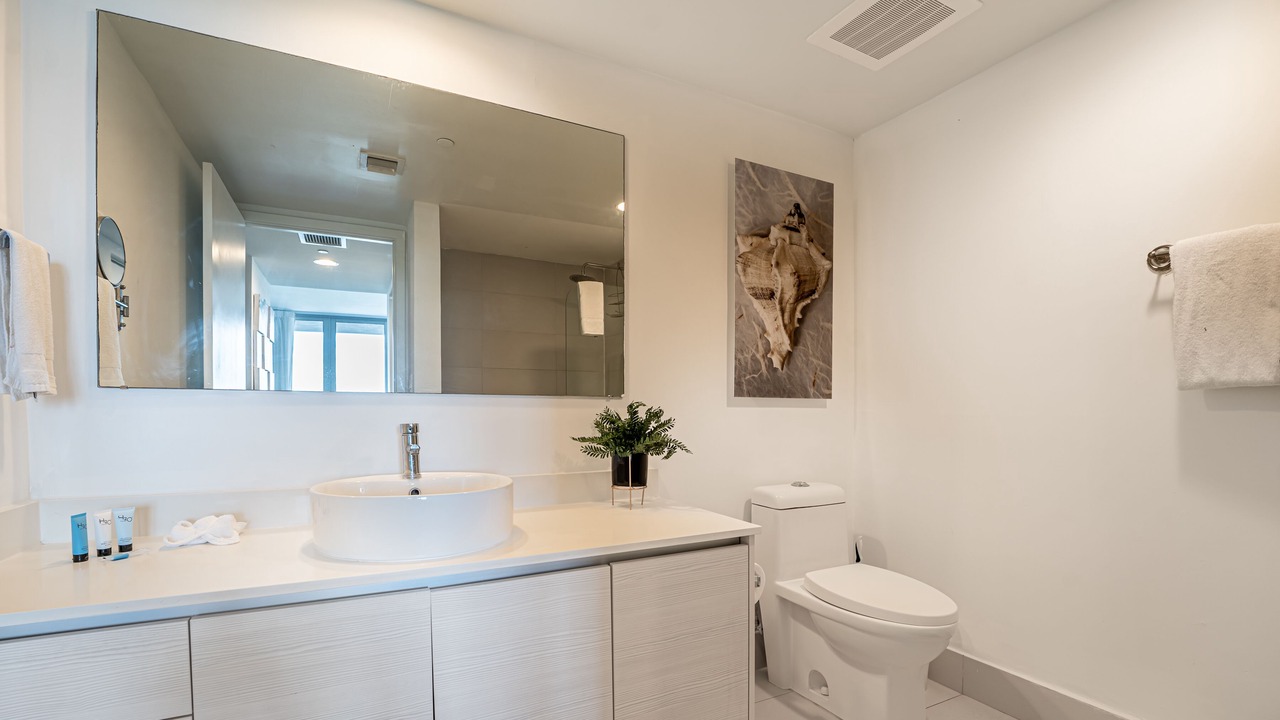 Photo of Bathroom in Hallandale Beach
