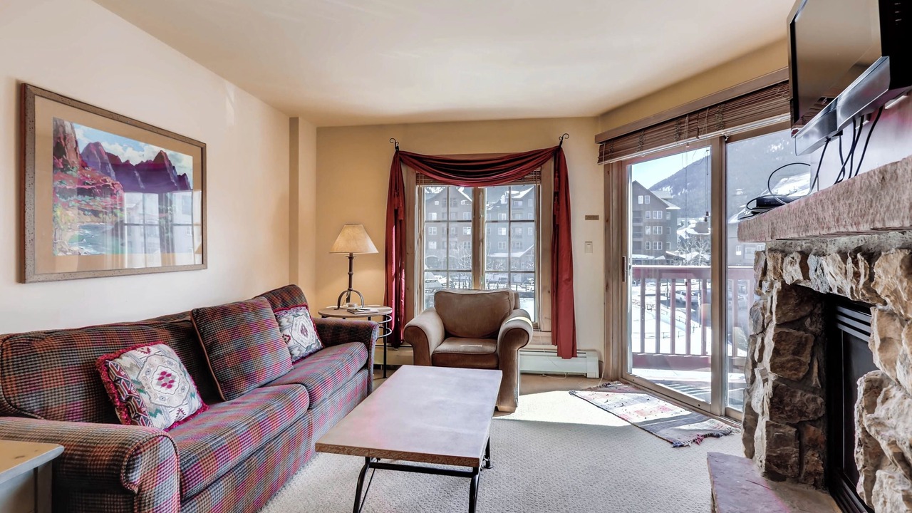 Photo of Livingroom in River Run