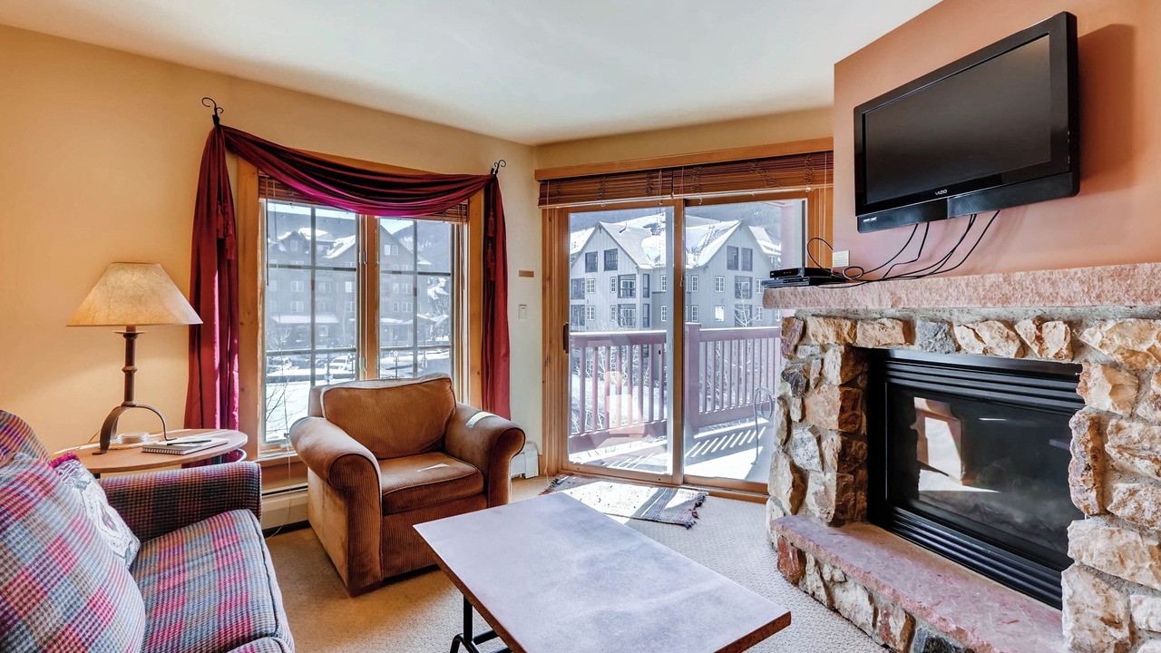 Photo of Livingroom in River Run