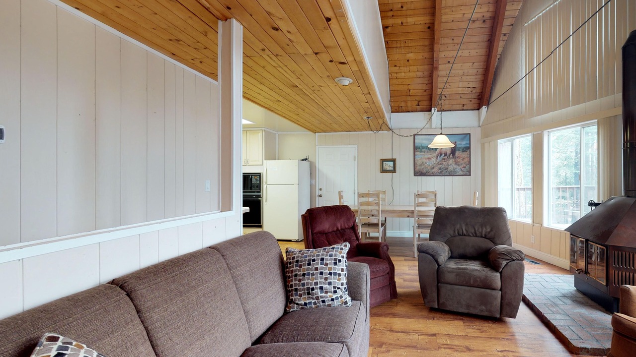 Photo of Livingroom in Shaver Lake