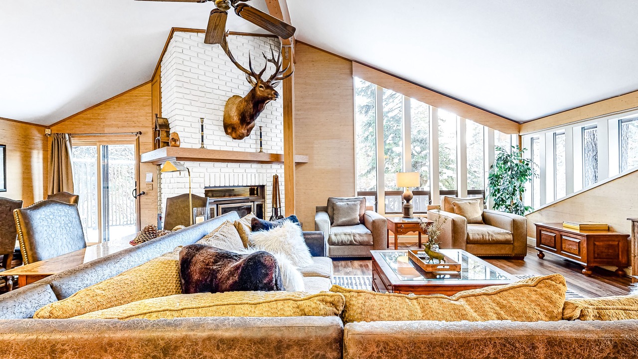 Photo of Livingroom in Tahoe Pines