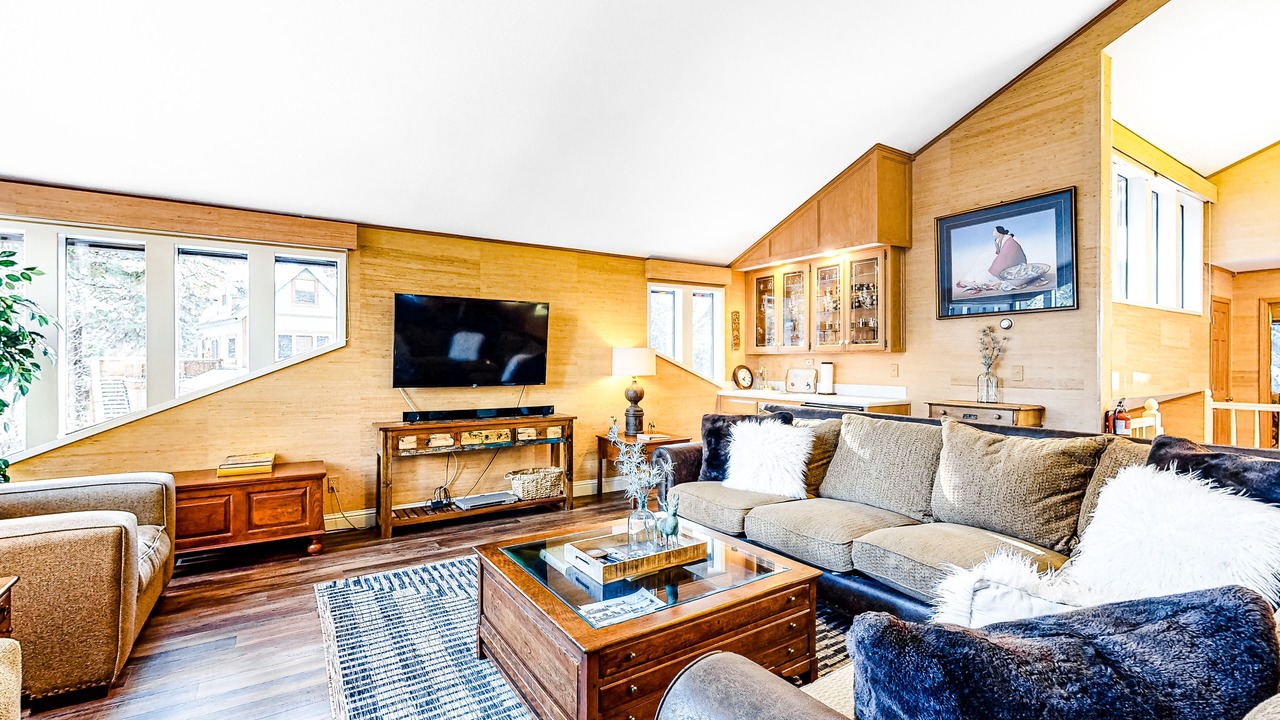 Photo of Livingroom in Tahoe Pines