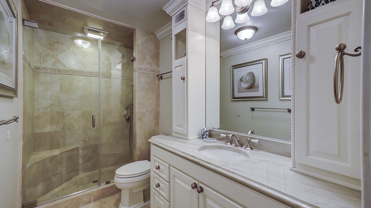 Photo of Bathroom in Beach Lagoon