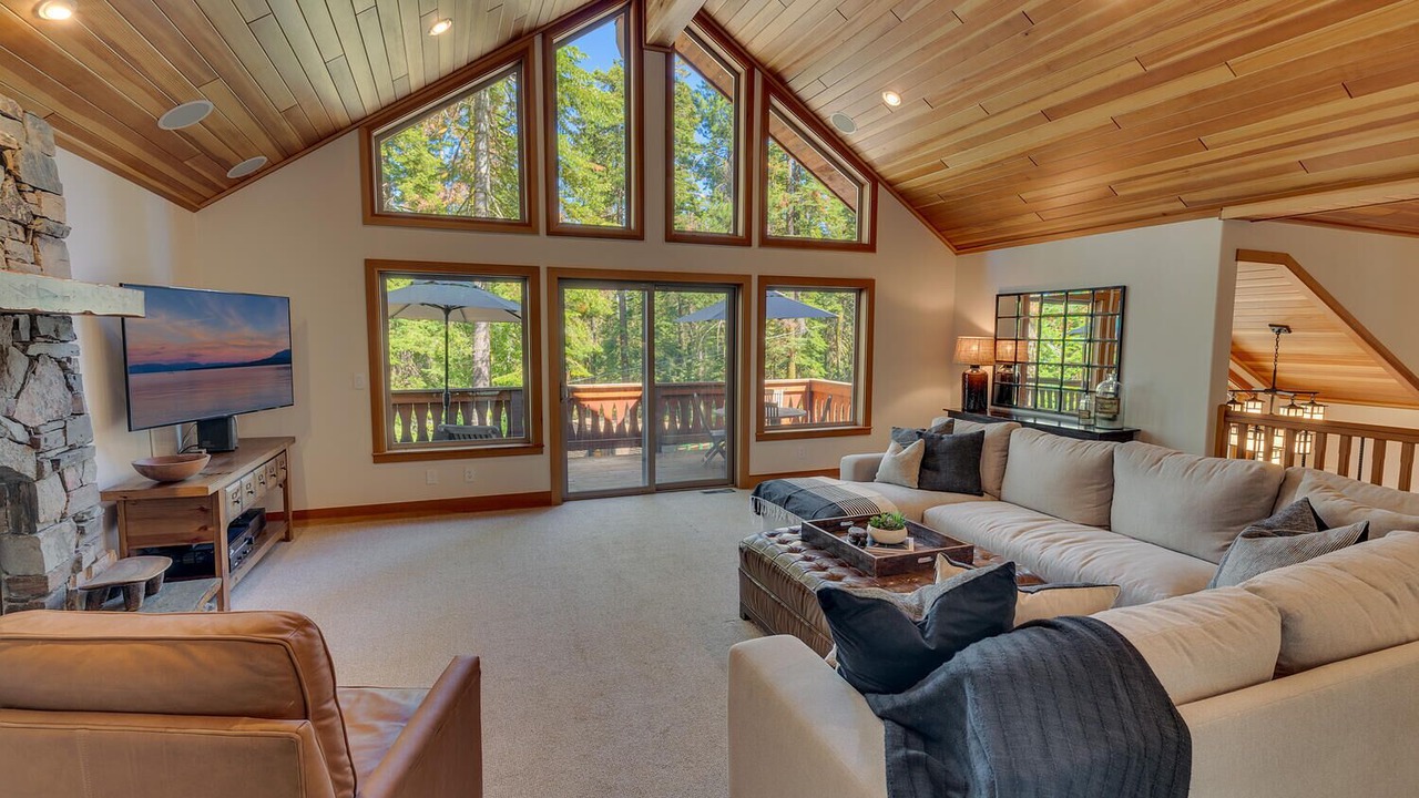 Photo of Livingroom in Tahoe Pines