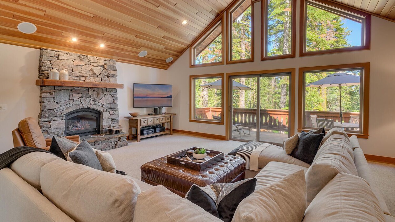 Photo of Livingroom in Tahoe Pines