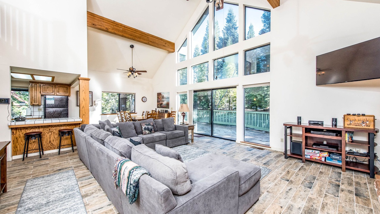 Photo of Livingroom in Shaver Lake