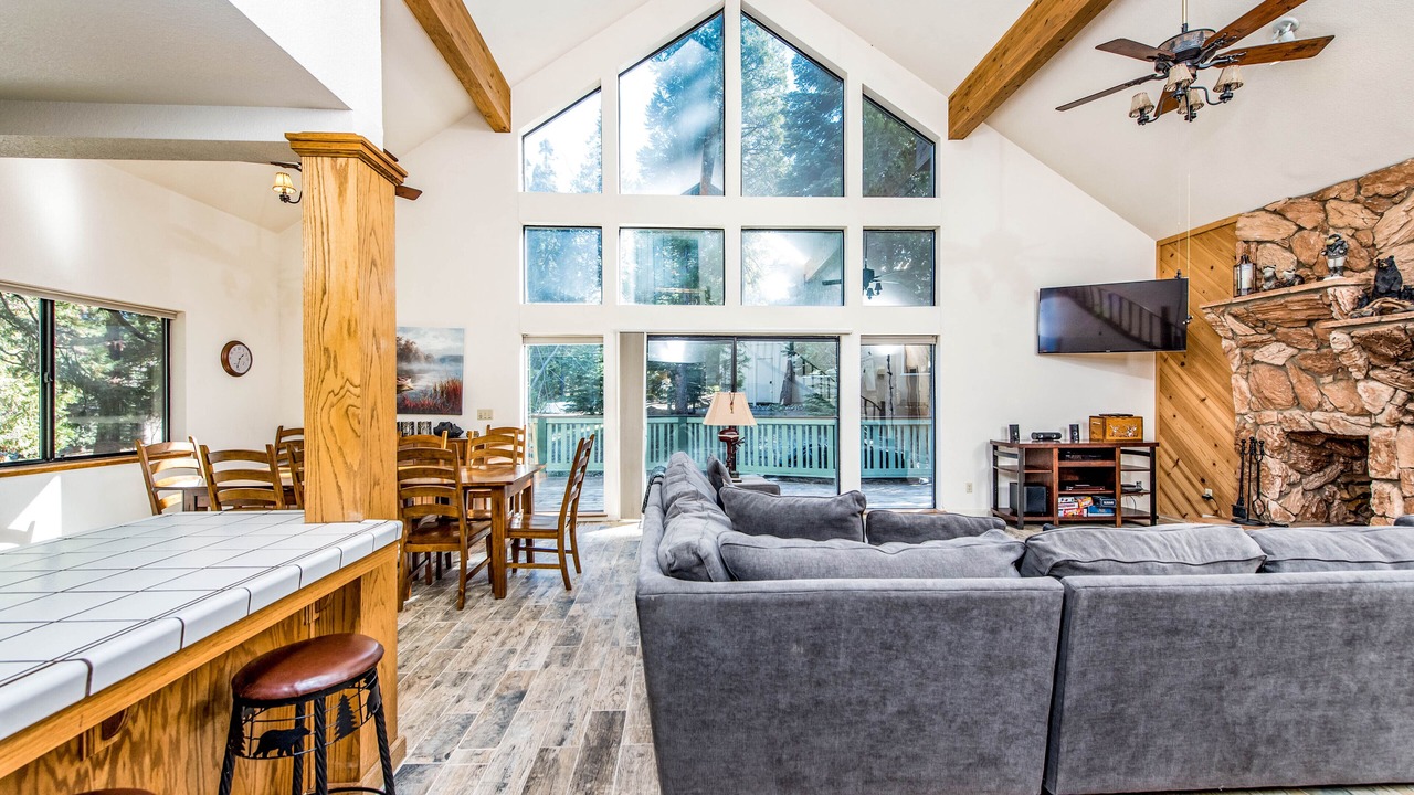 Photo of Livingroom in Shaver Lake