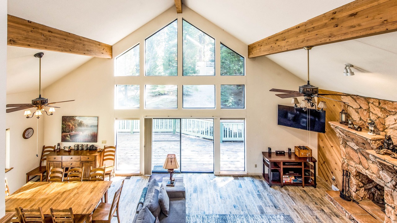 Photo of Livingroom in Shaver Lake