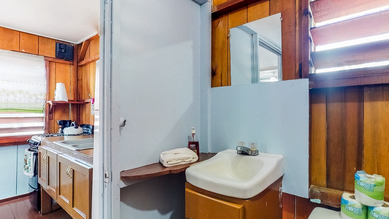 Photo of Bathroom in Placencia