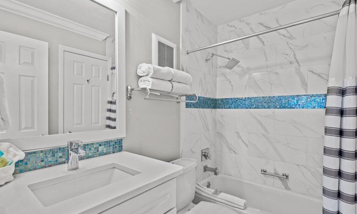 Photo of Bathroom in Holiday Isle