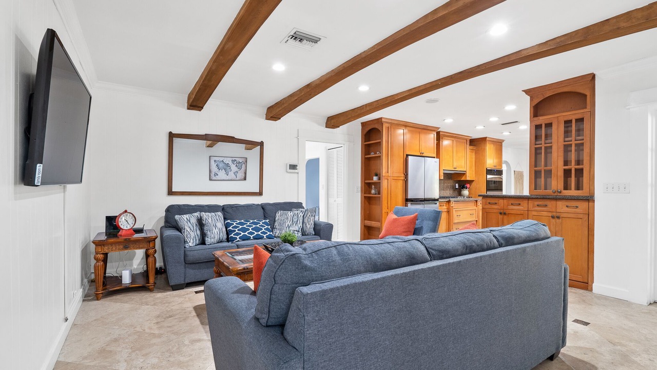 Photo of Livingroom in Hollywood Lakes