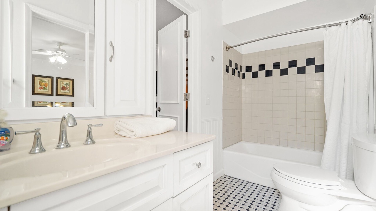 Photo of Bathroom in Hollywood Lakes