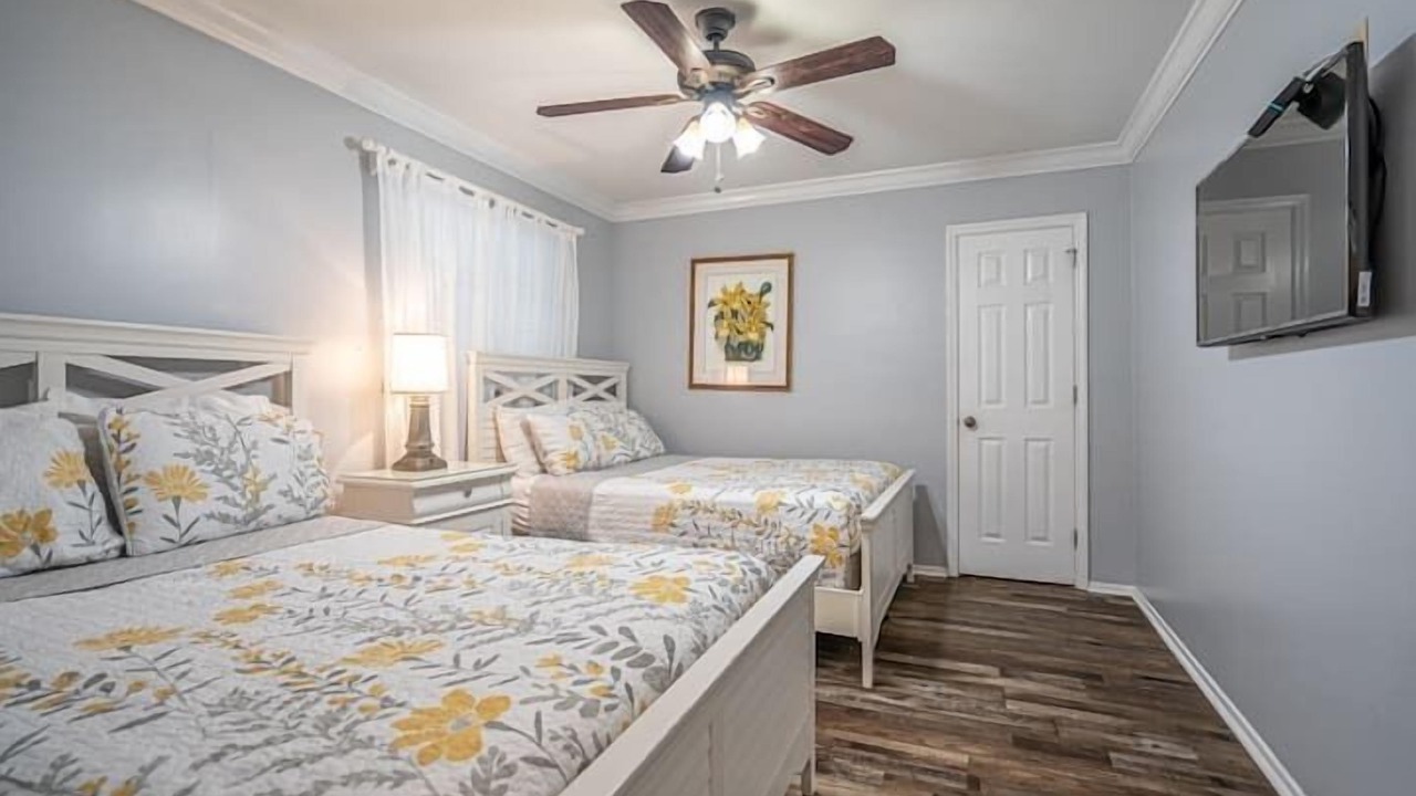Photo of Bedroom in Hollywood Lakes