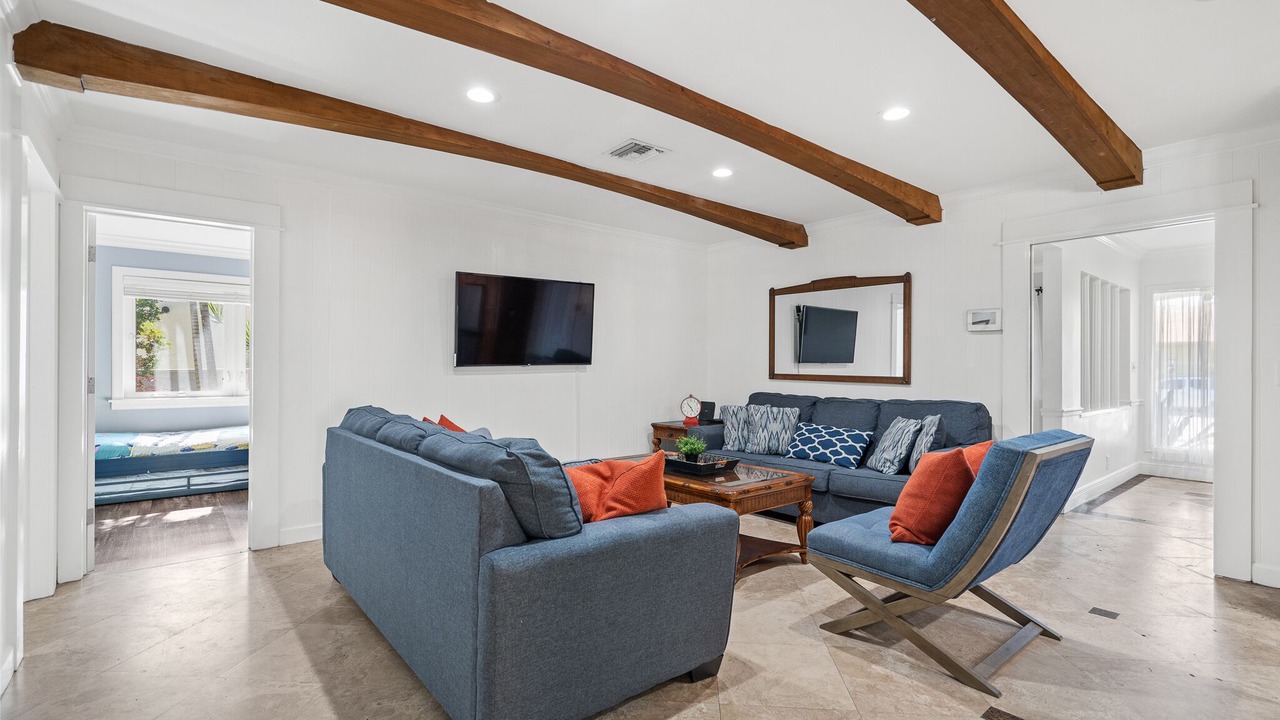 Photo of Livingroom in Hollywood Lakes
