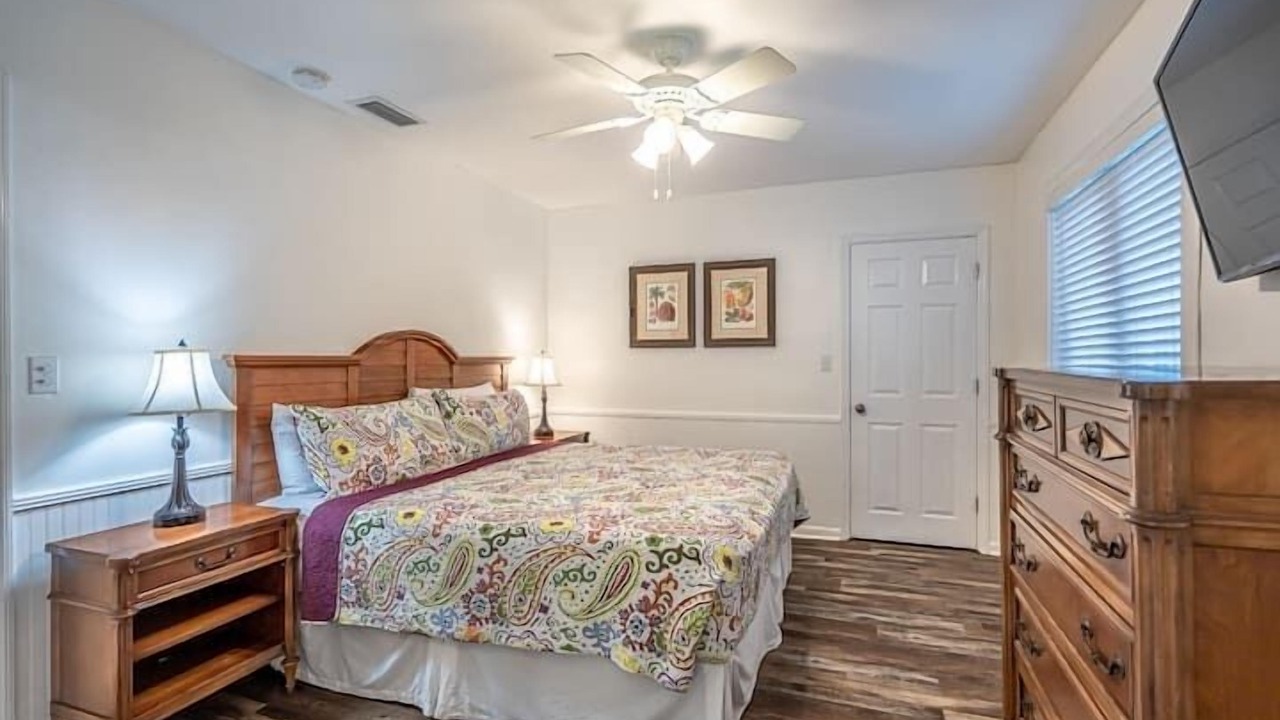 Photo of Bedroom in Hollywood Lakes