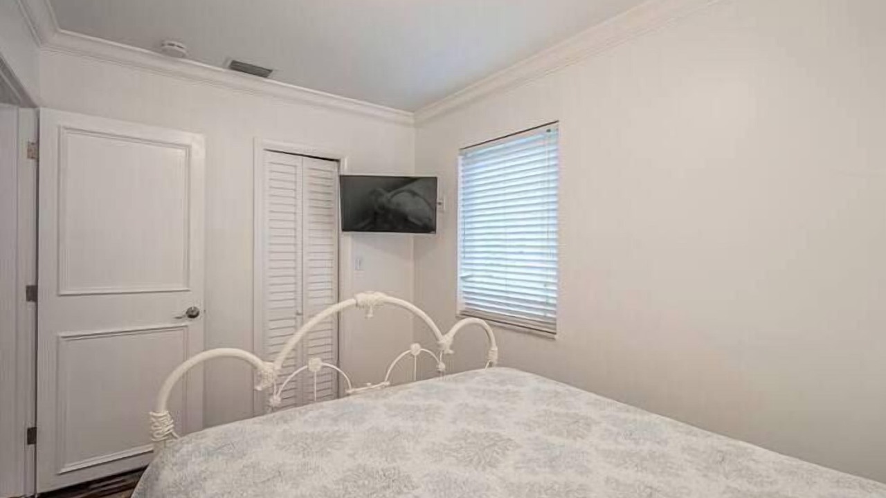 Photo of Bedroom in Hollywood Lakes