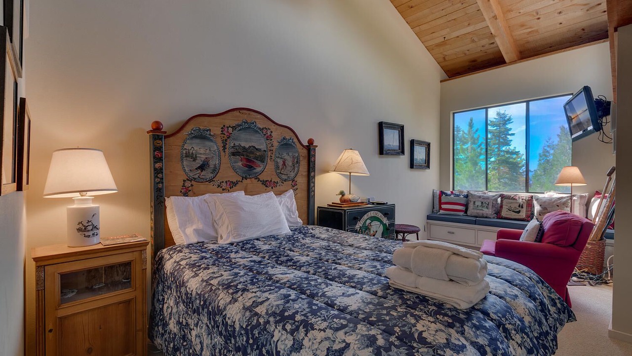 Photo of Bedroom in Lake Forest