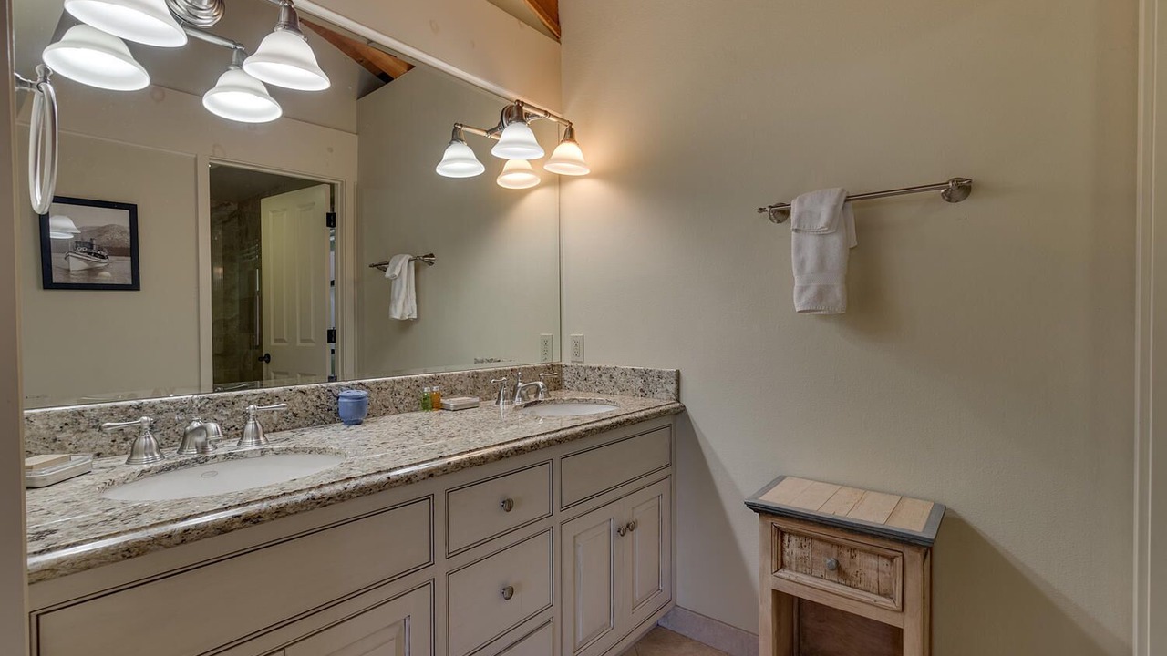 Photo of Bathroom in Lake Forest