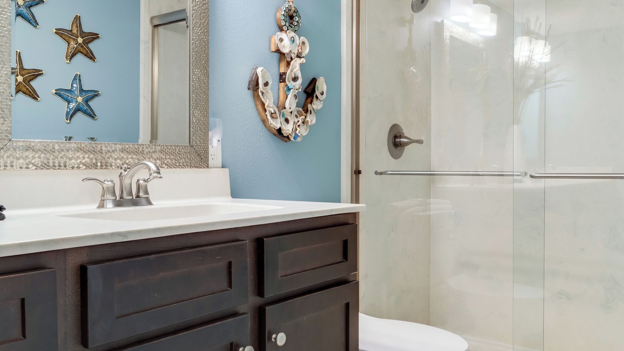 Photo of Bathroom in Holiday Isle