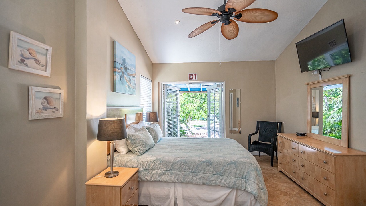 Photo of Bedroom in Downtown Hollywood