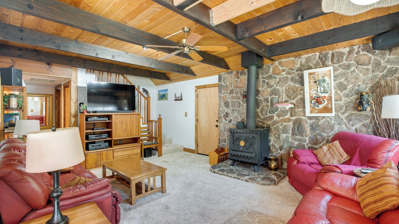 Photo of Livingroom in Christmas Valley