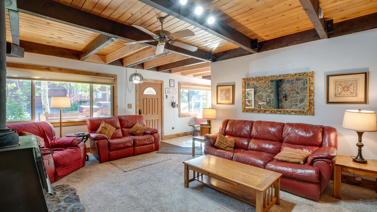 Photo of Livingroom in Christmas Valley