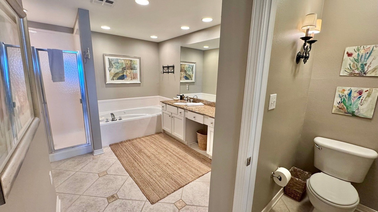 Photo of Bathroom in Orange Beach East