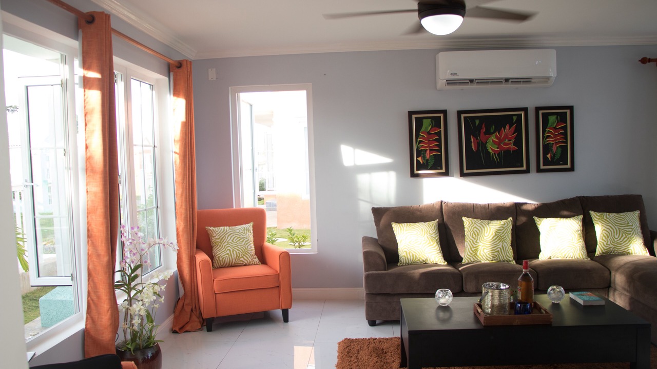 Photo of Livingroom in Orange Bay