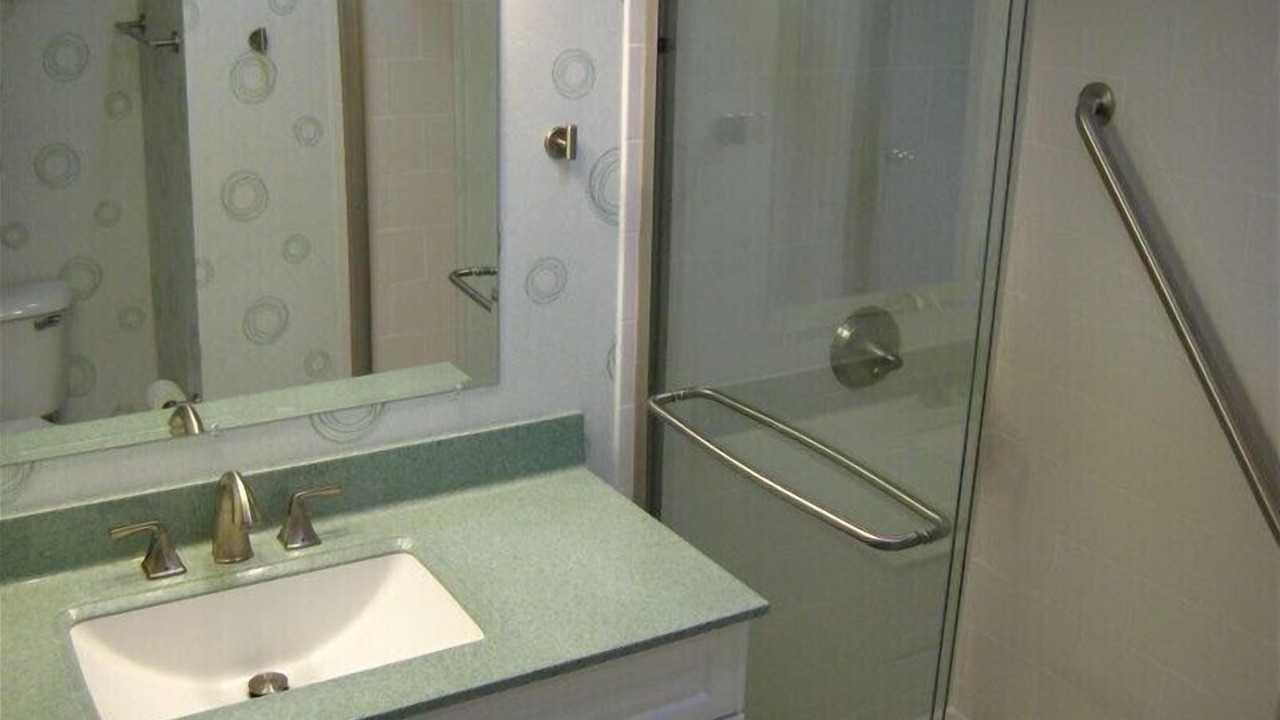 Photo of Bathroom in Folly Field
