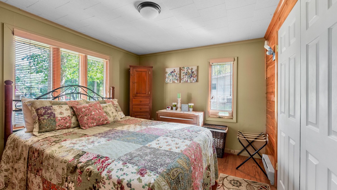 Photo of Bedroom in Lakeville